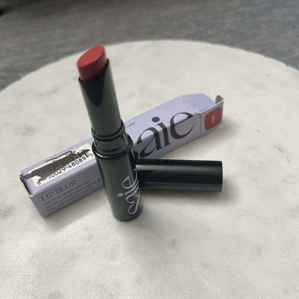 New NWT SAIE Lip Blur Matte Blurring Lipstick DADA Beauty Makeup‎ Lips 0.09oz